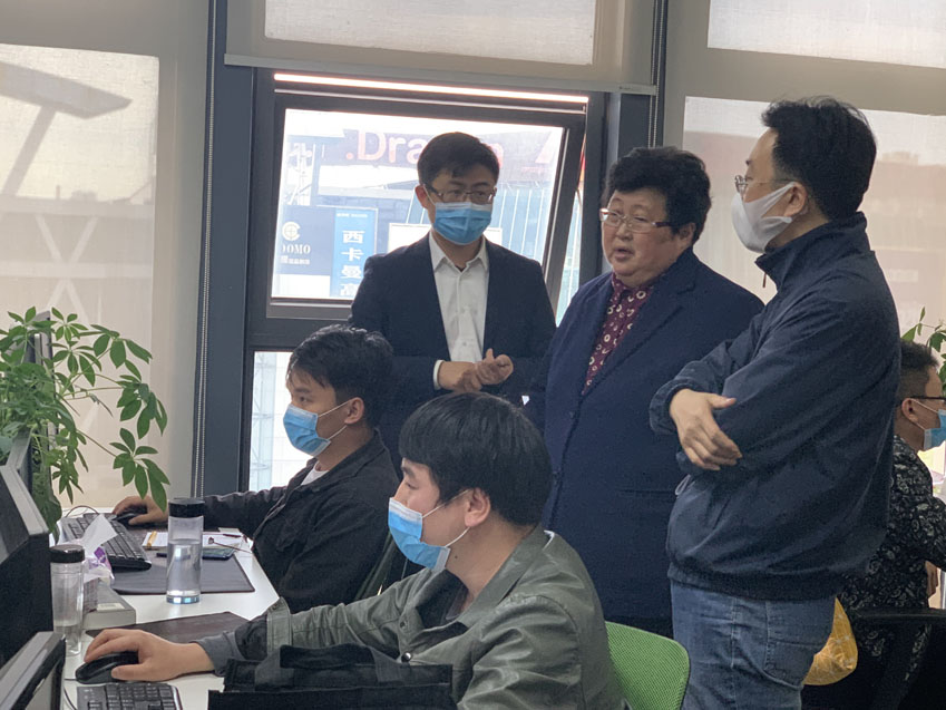 寶山區(qū)區(qū)領(lǐng)導(dǎo)一行蒞臨邁維動漫調(diào)研企業(yè)復(fù)工復(fù)產(chǎn)情況(圖6) 寶山區(qū)區(qū)領(lǐng)導(dǎo)一行蒞臨邁維動漫調(diào)研企業(yè)復(fù)工復(fù)產(chǎn)情況(圖6)